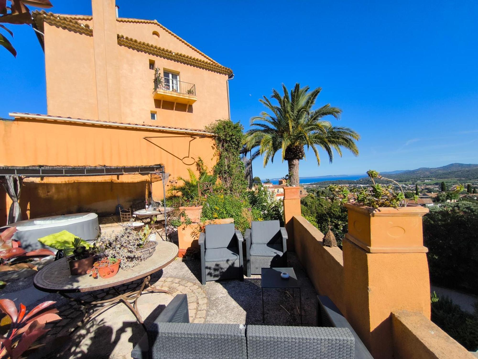 Love-Room Discret 40 M2 Bormes Les Mimosas Village Avec Terrasse Dış mekan fotoğraf
