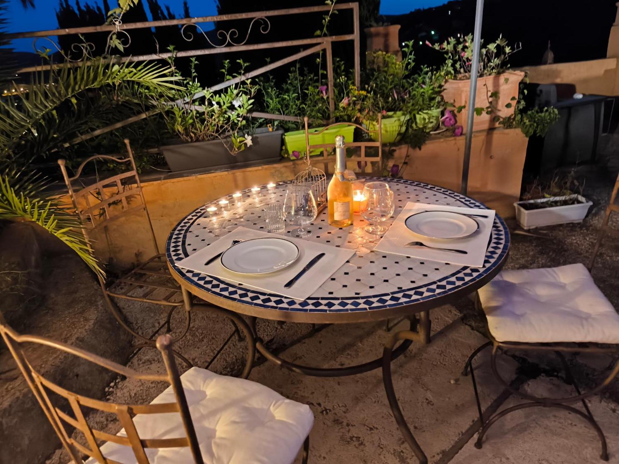 Love-Room Discret 40 M2 Bormes Les Mimosas Village Avec Terrasse Dış mekan fotoğraf