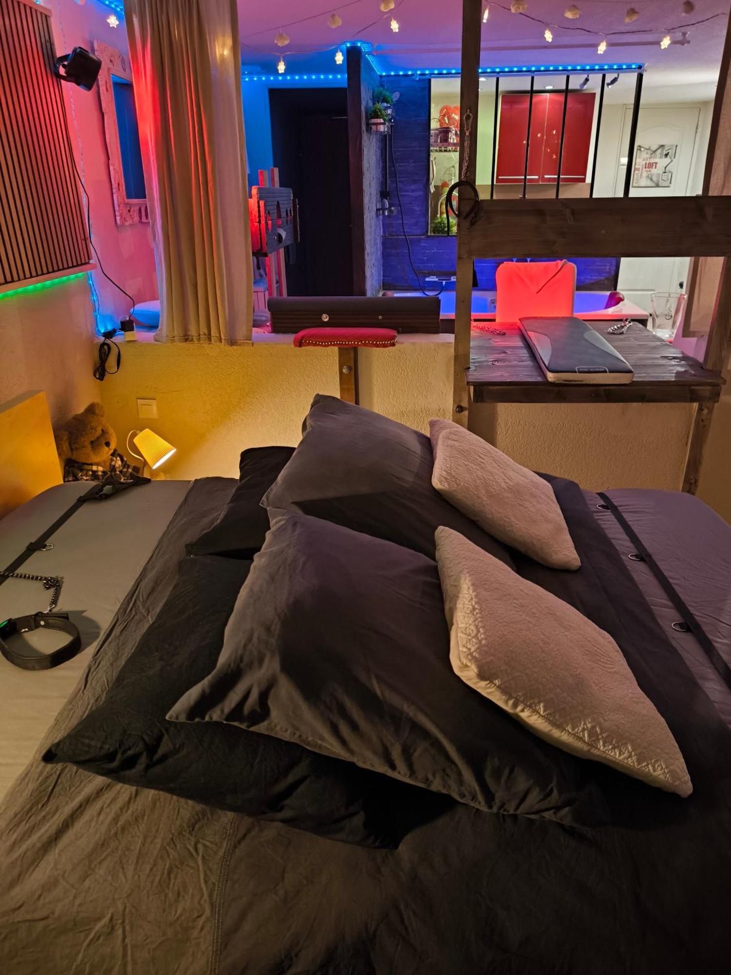 Love-Room Discret 40 M2 Bormes Les Mimosas Village Avec Terrasse Dış mekan fotoğraf