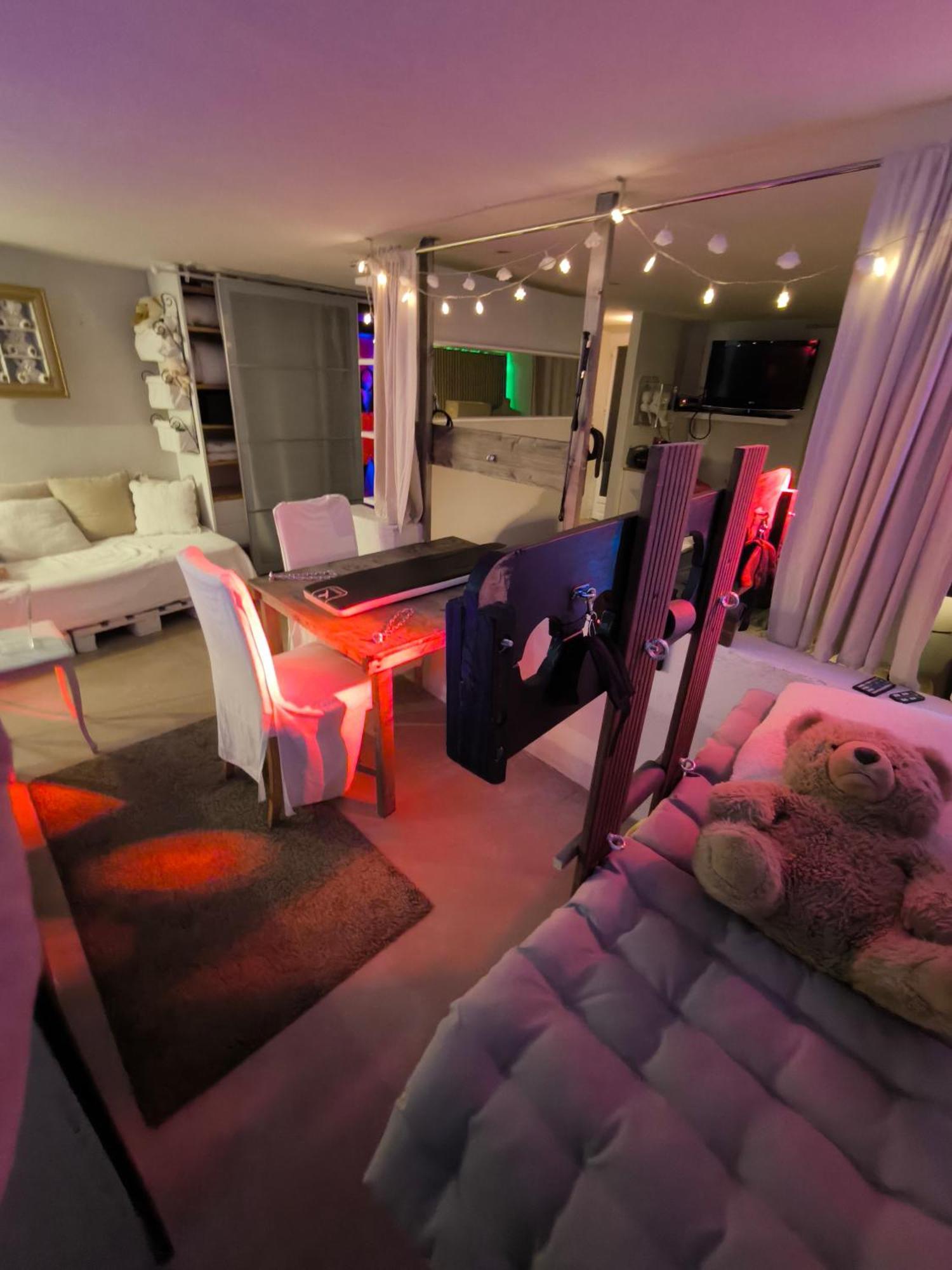 Love-Room Discret 40 M2 Bormes Les Mimosas Village Avec Terrasse Dış mekan fotoğraf