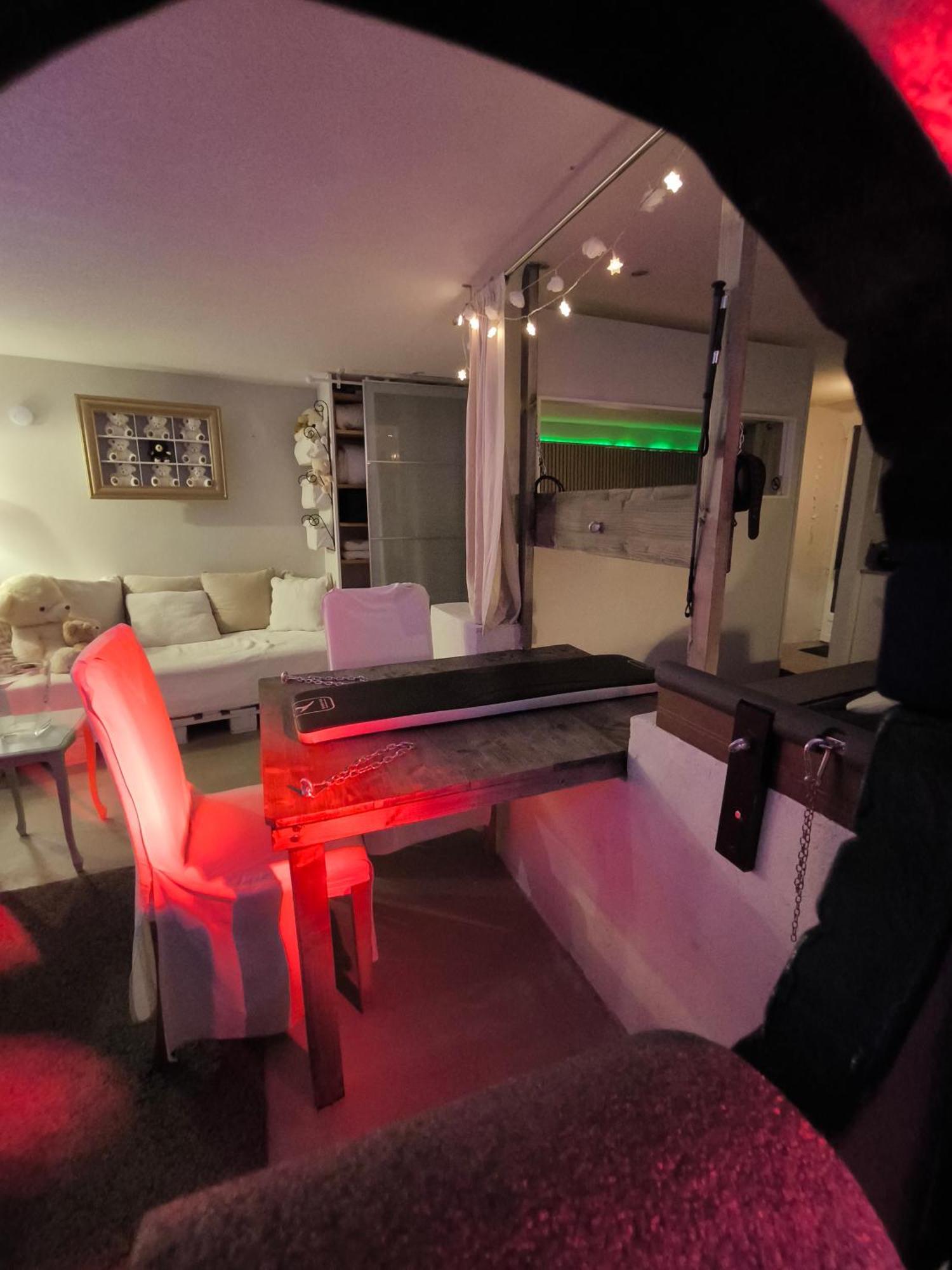 Love-Room Discret 40 M2 Bormes Les Mimosas Village Avec Terrasse Dış mekan fotoğraf