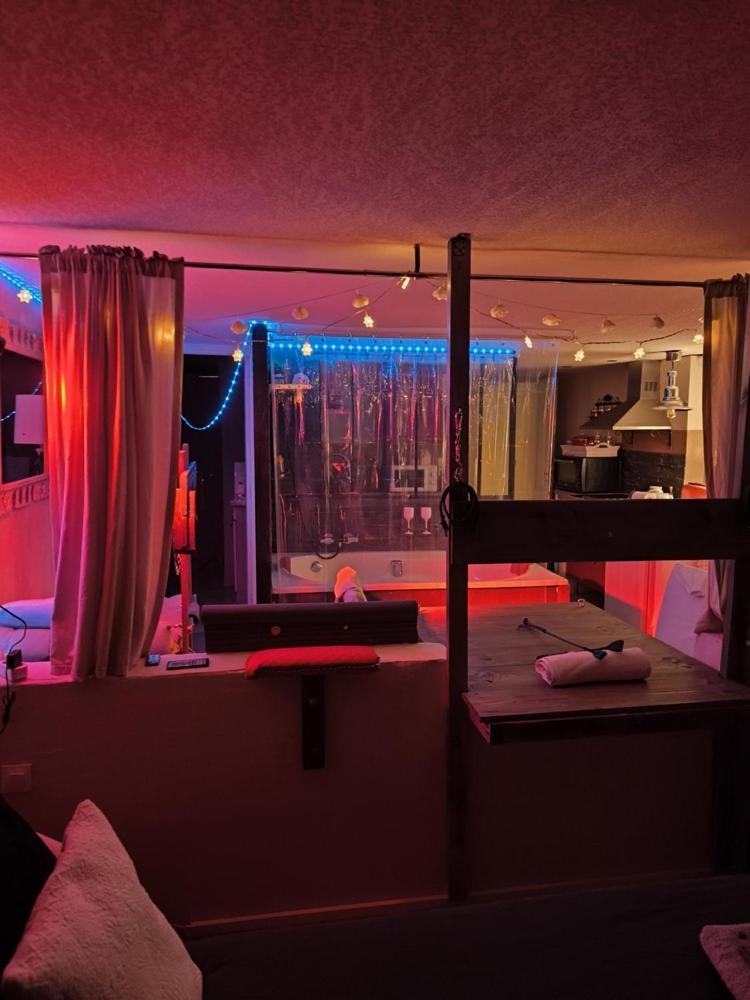 Love-Room Discret 40 M2 Bormes Les Mimosas Village Avec Terrasse Dış mekan fotoğraf