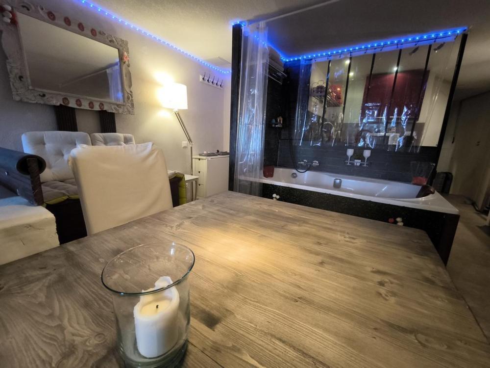 Love-Room Discret 40 M2 Bormes Les Mimosas Village Avec Terrasse Dış mekan fotoğraf