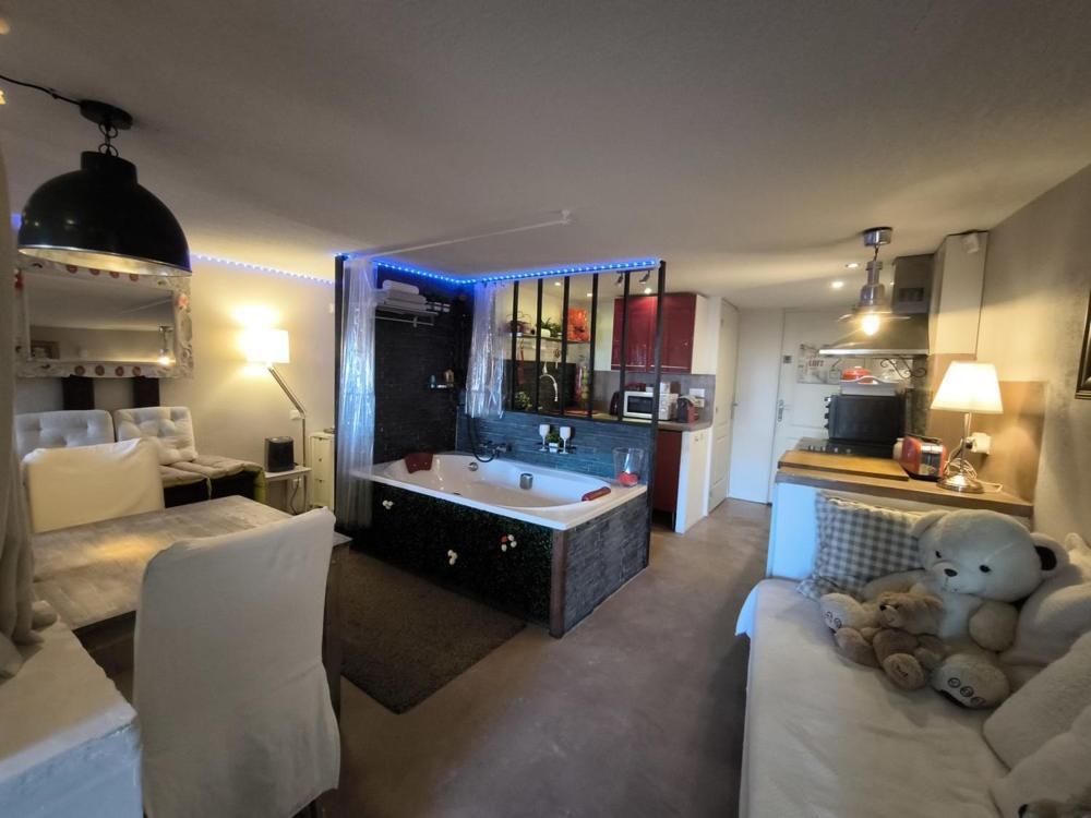 Love-Room Discret 40 M2 Bormes Les Mimosas Village Avec Terrasse Dış mekan fotoğraf