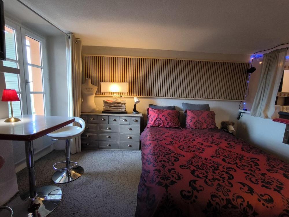 Love-Room Discret 40 M2 Bormes Les Mimosas Village Avec Terrasse Dış mekan fotoğraf