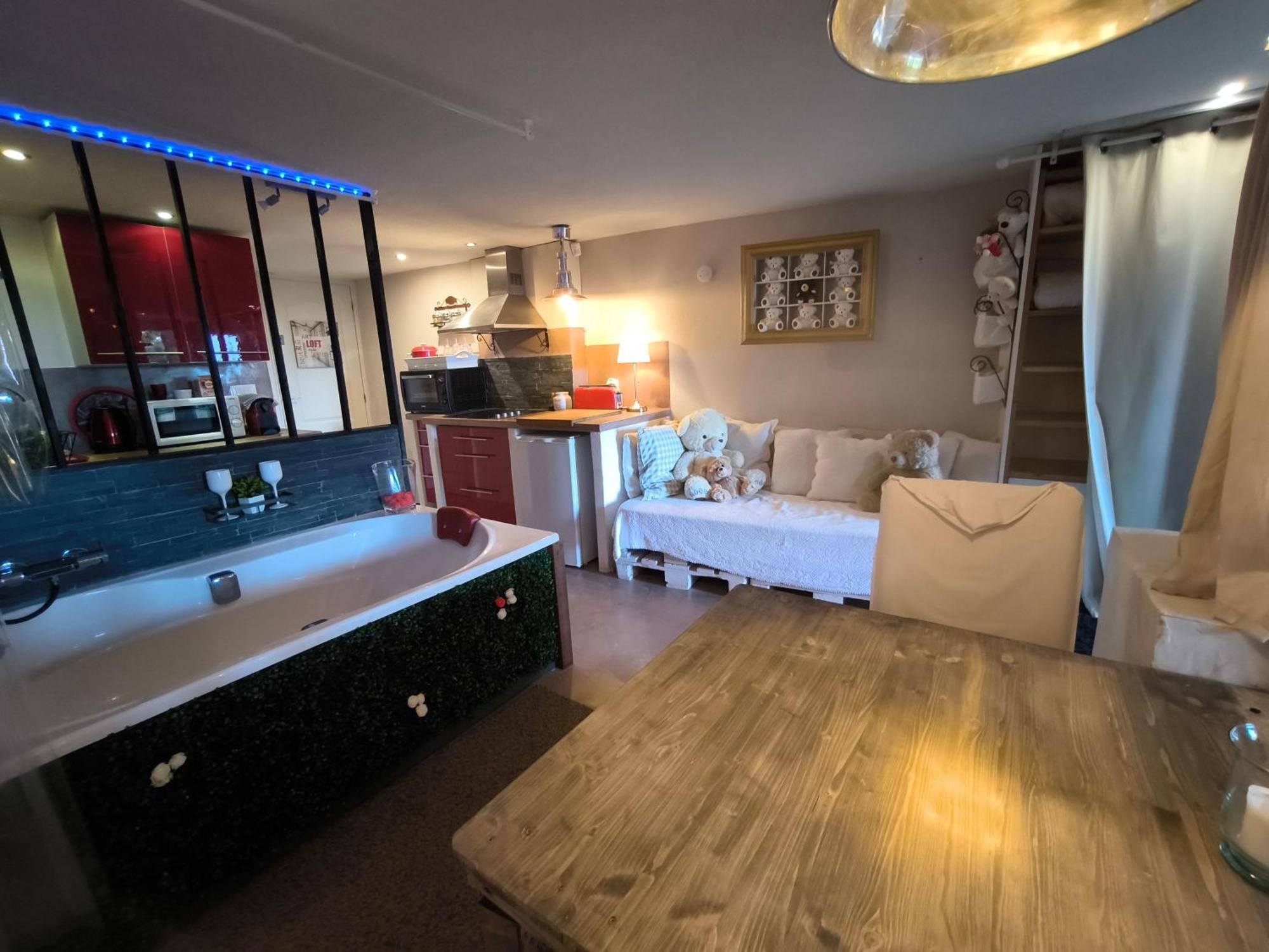 Love-Room Discret 40 M2 Bormes Les Mimosas Village Avec Terrasse Dış mekan fotoğraf